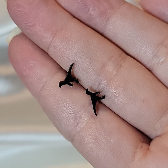 🔥LAST PAIR🔥 Velociraptor Dinosaur Stud Earrings, Unisex - Picture 5 of 7